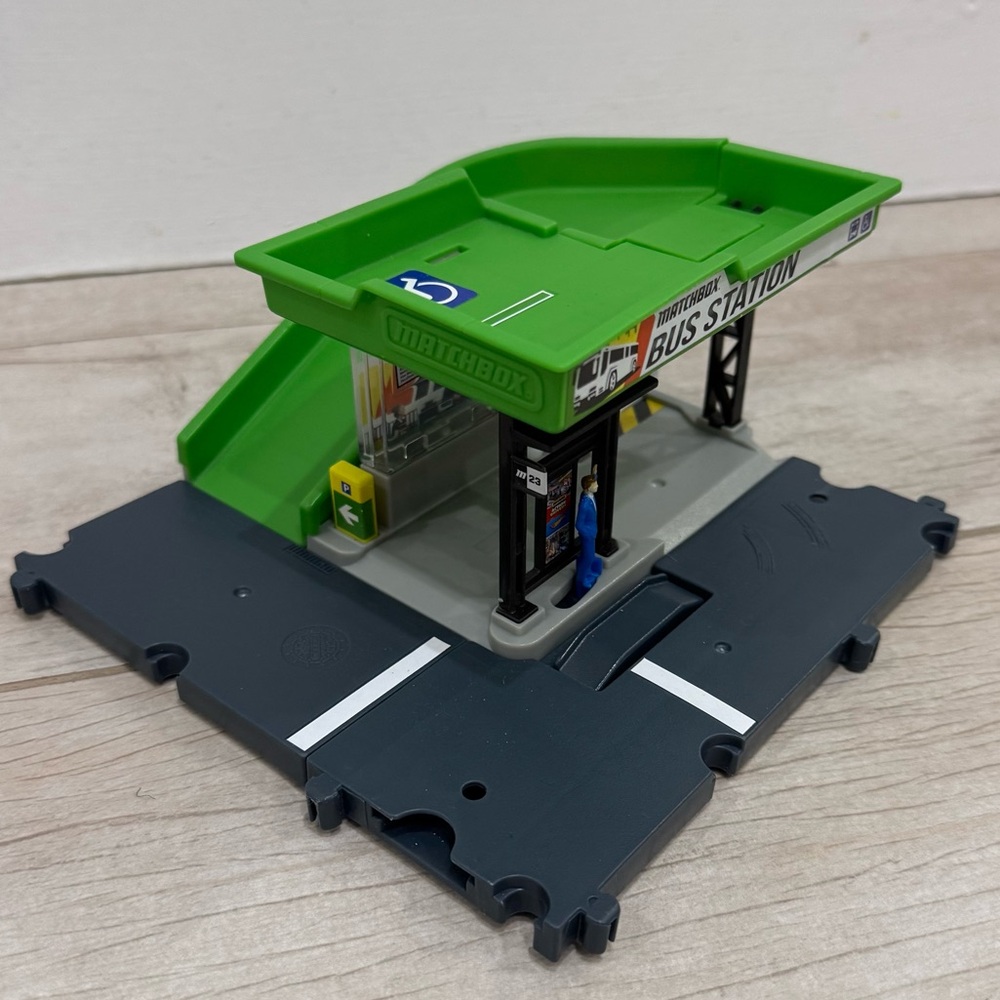 Matchbox Action Drivers Bus Station Playset